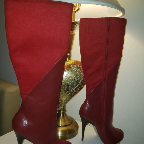 BOOTS - Picture 3 of 8